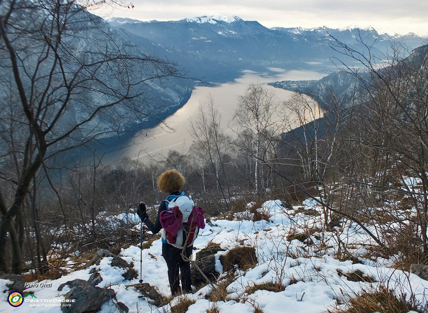 75 Versante in ombra, la neve ristagna.JPG